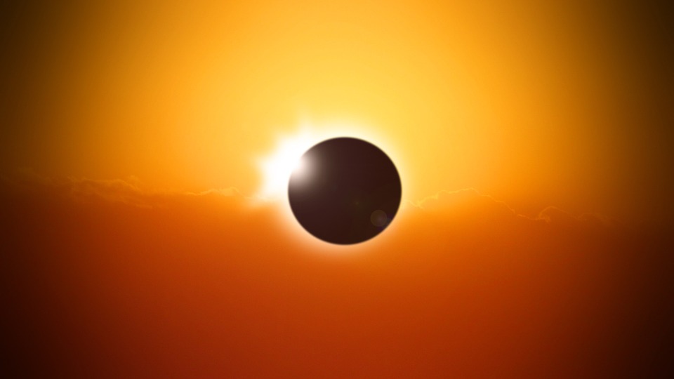https://shopeclipsegear.com/wp-content/uploads/2018/11/solar-eclipse-2575133_960_720.jpg